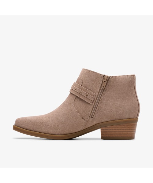 Clarks(クラークス)の「Danyelle Wish / ダニウェルウィッシュ(ライトトープスエード)(ブーツ・レディース・ベージュ・UK5/UK4.5/UK4/UK3.5/UK3/UK6/UK5.5)」の2枚目の写真