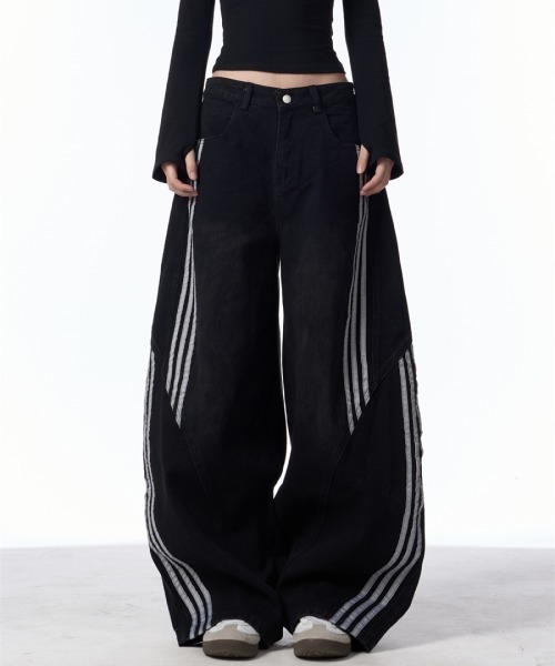 mushwear（マッシュウェア）の「サイドステッチバレルデニム（デニムパンツ・メンズ・ブラック/ブルー・SMALL/MEDIUM/LARGE/X-LARGE）」の2枚目の写真