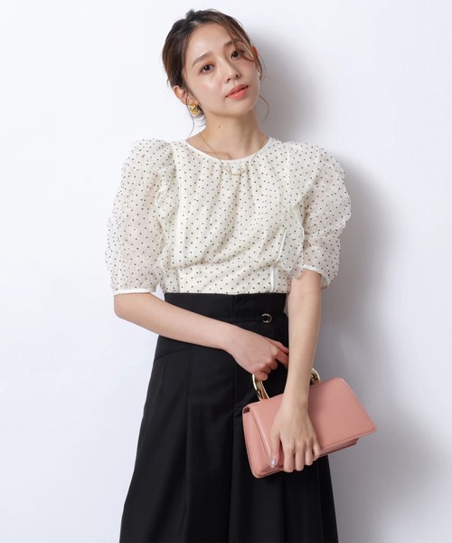 JUSGLITTY（ジャスグリッティー）の「レイヤーチュールブラウス（シャツ/ブラウス・レディース・ブラック/オフホワイト・2/1）」の5枚目の写真