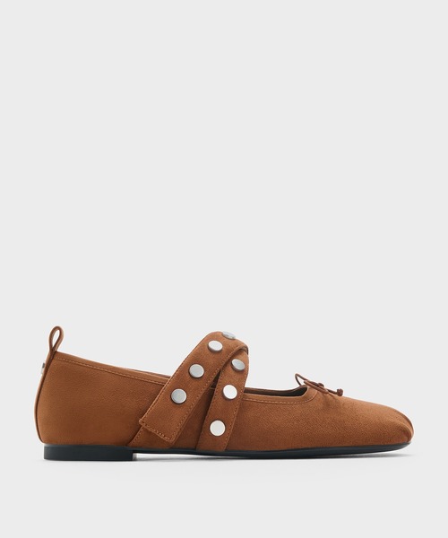 CHARLES & KEITH(チャールズ & キース)の「Gael ガエル ツイルスタッズクロスオーバーストラップメリージェーン(パンプス・レディース・ブラウン/ブラック・25cm/24.5cm/23.5cm/23cm)」の7枚目の写真