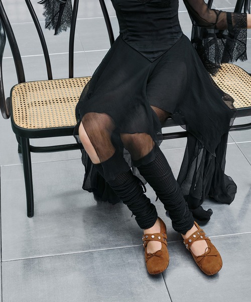 CHARLES & KEITH(チャールズ & キース)の「Gael ガエル ツイルスタッズクロスオーバーストラップメリージェーン(パンプス・レディース・ブラウン/ブラック・25cm/24.5cm/23.5cm/23cm)」の6枚目の写真
