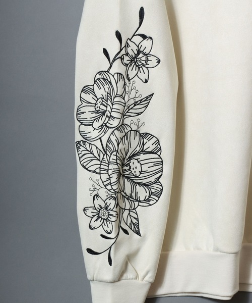 ANPAS(アンパス)の「Cut Suede Floral-Embroidered Sleeve Sweatshirt /カットスエード 袖花柄刺繍 トレーナー オーバーサイズ スウェット トップス メンズ レディース ユニセックス きれいめ(スウェット・メンズ・サックスブルー/アイボリー/チャコール・L/M)」の12枚目の写真