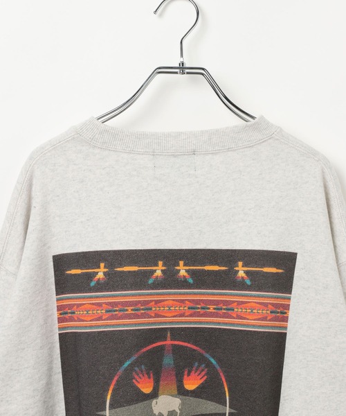 PENDLETON（ペンドルトン）の「【PENDLETON(ペンドルトン)】バックプリントスウェット（スウェット・レディース・スミクロ/オートミール・FREE）」の4枚目の写真