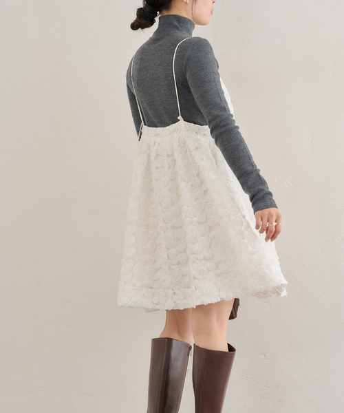 U by SPICK&SPAN（ユーバイスピックアンドスパン）の「バラモチーフキャミワンピース（ワンピース・レディース・ホワイト・FREE）」の3枚目の写真