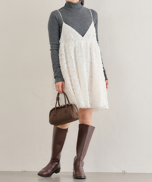 U by SPICK&SPAN（ユーバイスピックアンドスパン）の「バラモチーフキャミワンピース（ワンピース・レディース・ホワイト・FREE）」の7枚目の写真