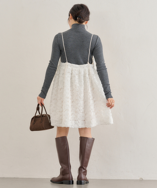 U by SPICK&SPAN（ユーバイスピックアンドスパン）の「バラモチーフキャミワンピース（ワンピース・レディース・ホワイト・FREE）」の11枚目の写真