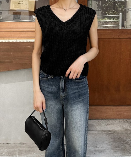 LE MORE（リモア）の「ロービングニットベスト（ベスト・レディース・アイボリー/チャコール/ブラック・FREE）」の2枚目の写真