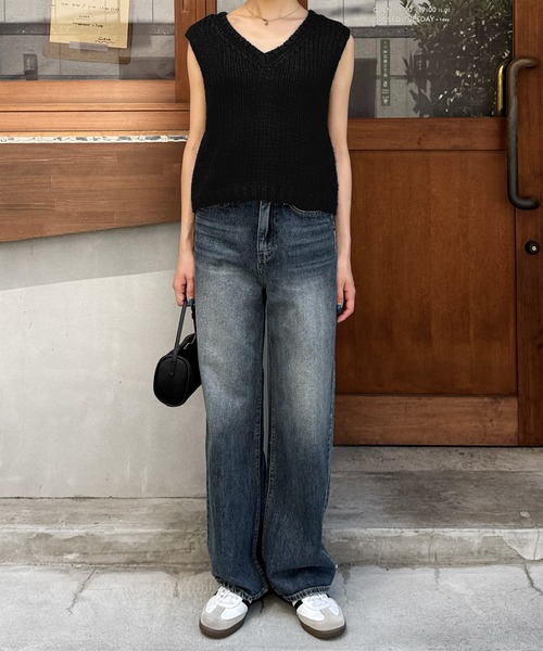 LE MORE（リモア）の「ロービングニットベスト（ベスト・レディース・アイボリー/チャコール/ブラック・FREE）」の5枚目の写真