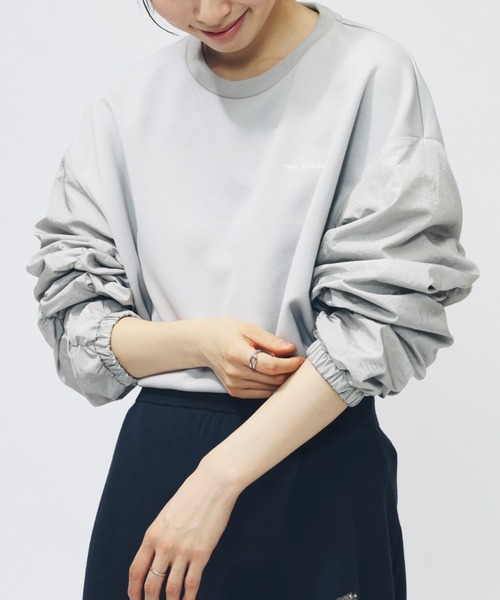 NEW BALANCE(ニューバランス)の「【別注】ニューバランス New Balance THE CITY シャイニーウーブンコンビプルオーバー 限定コラボ(Tシャツ/カットソー・レディース・グレー/ブラック系その他/ブラック・M/L/XL)」の1枚目の写真