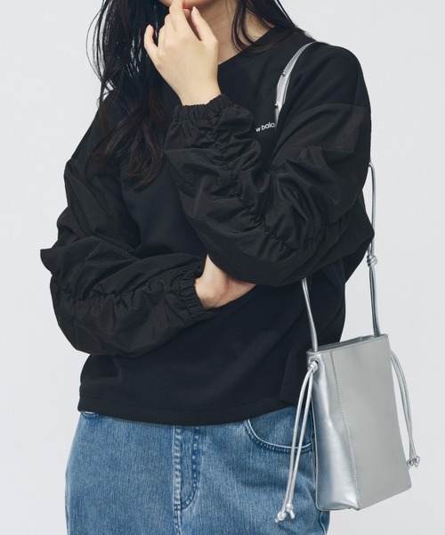 NEW BALANCE(ニューバランス)の「【別注】ニューバランス New Balance THE CITY シャイニーウーブンコンビプルオーバー 限定コラボ(Tシャツ/カットソー・レディース・グレー/ブラック系その他/ブラック・M/L/XL)」の2枚目の写真