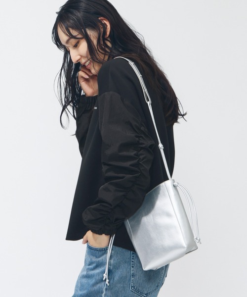 NEW BALANCE(ニューバランス)の「【別注】ニューバランス New Balance THE CITY シャイニーウーブンコンビプルオーバー 限定コラボ(Tシャツ/カットソー・レディース・グレー/ブラック系その他/ブラック・M/L/XL)」の11枚目の写真