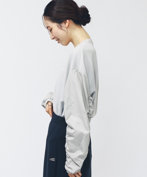 NEW BALANCE(ニューバランス)の「【別注】ニューバランス New Balance THE CITY シャイニーウーブンコンビプルオーバー 限定コラボ(Tシャツ/カットソー・レディース・グレー/ブラック系その他/ブラック・M/L/XL)」の5枚目の写真