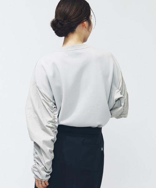 NEW BALANCE(ニューバランス)の「【別注】ニューバランス New Balance THE CITY シャイニーウーブンコンビプルオーバー 限定コラボ(Tシャツ/カットソー・レディース・グレー/ブラック系その他/ブラック・M/L/XL)」の6枚目の写真