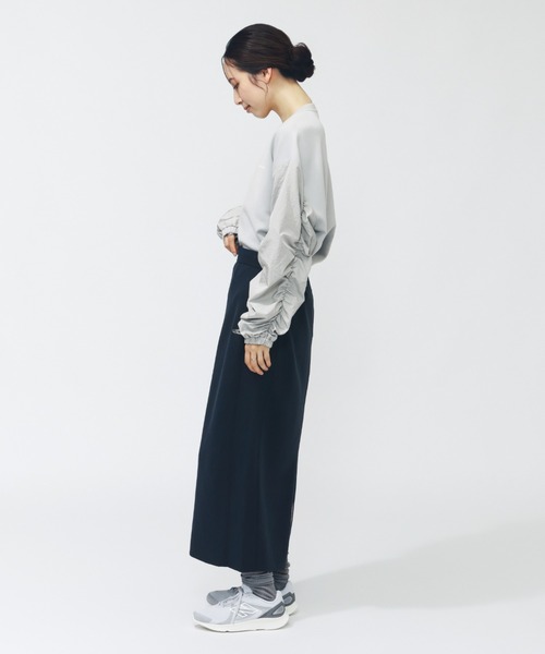 NEW BALANCE(ニューバランス)の「【別注】ニューバランス New Balance THE CITY シャイニーウーブンコンビプルオーバー 限定コラボ(Tシャツ/カットソー・レディース・グレー/ブラック系その他/ブラック・M/L/XL)」の8枚目の写真