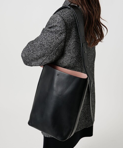 &MyuQ(アンドミューク)の「【別注】<&MyuQ>JUNO MINI バッグ(ショルダーバッグ・レディース・ダークブラウン/ブラック・FREE)」の2枚目の写真