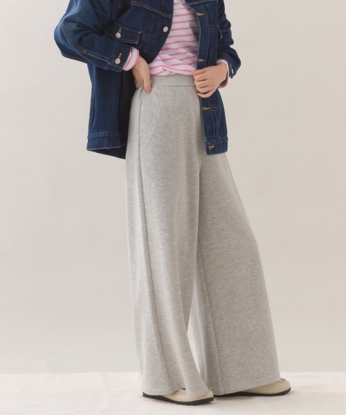 OMNES（オムネス）の「テック裏毛ワイドスウェットパンツ（スウェットパンツ・レディース・ブラック/ダークグレー/ホワイト/グレー・FREE）」の17枚目の写真