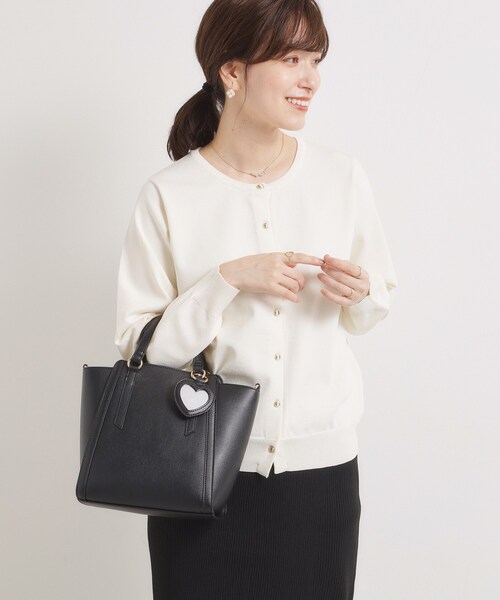 ITS'DEMO（イッツデモ）の「ミラーチャーム付き2WAYトート（ハンドバッグ・レディース・ブラック/ライトベージュ/ボルドー・00）」の4枚目の写真