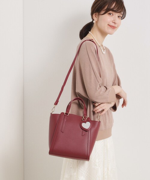 ITS'DEMO（イッツデモ）の「ミラーチャーム付き2WAYトート（ハンドバッグ・レディース・ブラック/ライトベージュ/ボルドー・00）」の9枚目の写真