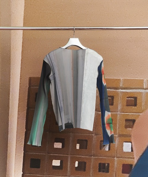 kotohayokozawa(コトハヨコザワ)の「GRAPHIC TOP(Tシャツ/カットソー・レディース・グリーン・FREE)」の5枚目の写真