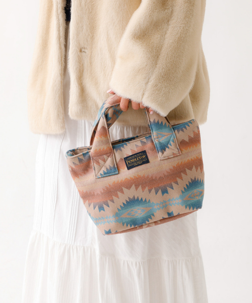 PENDLETON(ペンドルトン)の「【PENDLETON/ペンドルトン】FLANNEL TOTEBAG/トートバッグ/フランネル素材/中綿入り/ユニセックス【WEB限定】(トートバッグ・メンズ・ベージュ/チャコールグレー・フリー)」の5枚目の写真