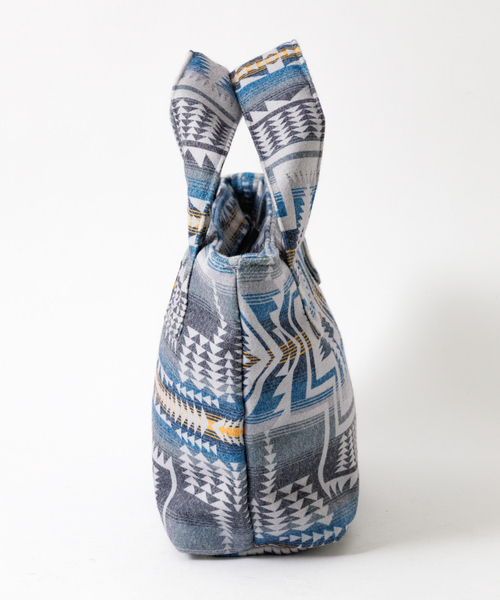 PENDLETON(ペンドルトン)の「【PENDLETON/ペンドルトン】FLANNEL TOTEBAG/トートバッグ/フランネル素材/中綿入り/ユニセックス【WEB限定】(トートバッグ・メンズ・ベージュ/チャコールグレー・フリー)」の12枚目の写真