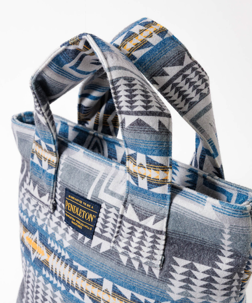 PENDLETON(ペンドルトン)の「【PENDLETON/ペンドルトン】FLANNEL TOTEBAG/トートバッグ/フランネル素材/中綿入り/ユニセックス【WEB限定】(トートバッグ・メンズ・ベージュ/チャコールグレー・フリー)」の14枚目の写真