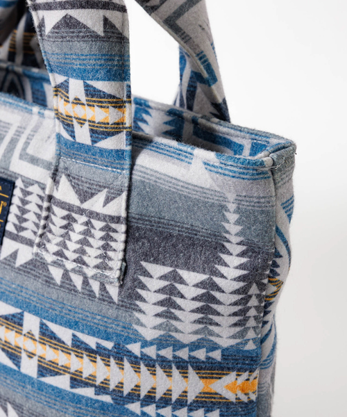 PENDLETON(ペンドルトン)の「【PENDLETON/ペンドルトン】FLANNEL TOTEBAG/トートバッグ/フランネル素材/中綿入り/ユニセックス【WEB限定】(トートバッグ・メンズ・ベージュ/チャコールグレー・フリー)」の15枚目の写真