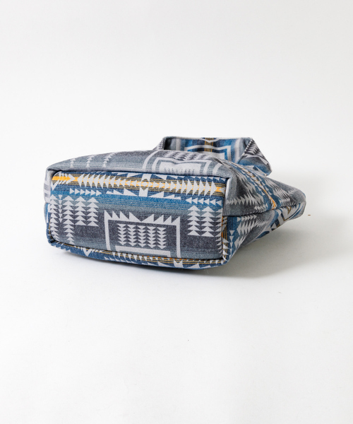 PENDLETON(ペンドルトン)の「【PENDLETON/ペンドルトン】FLANNEL TOTEBAG/トートバッグ/フランネル素材/中綿入り/ユニセックス【WEB限定】(トートバッグ・メンズ・ベージュ/チャコールグレー・フリー)」の20枚目の写真