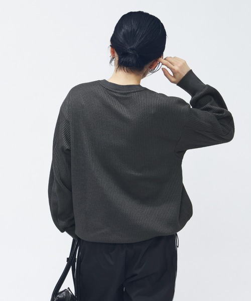 adidas(アディダス)の「【別注】アディダス adidas ラックスフロー オールデイズ ルーズフィット ワッフル フリース クルーシ 限定コラボ(Tシャツ/カットソー・レディース・オフホワイト/チャコールグレー/ピンク・S/M/L/XL)」の5枚目の写真