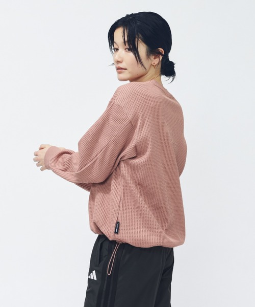 adidas(アディダス)の「【別注】アディダス adidas ラックスフロー オールデイズ ルーズフィット ワッフル フリース クルーシ 限定コラボ(Tシャツ/カットソー・レディース・オフホワイト/チャコールグレー/ピンク・S/M/L/XL)」の12枚目の写真