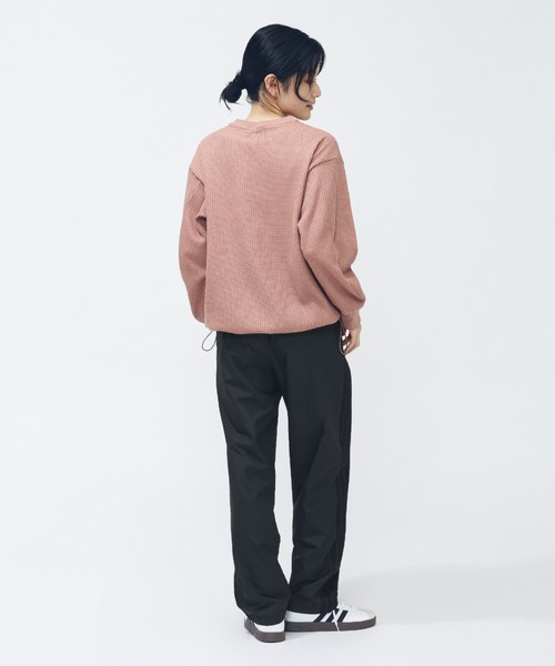 adidas(アディダス)の「【別注】アディダス adidas ラックスフロー オールデイズ ルーズフィット ワッフル フリース クルーシ 限定コラボ(Tシャツ/カットソー・レディース・オフホワイト/チャコールグレー/ピンク・S/M/L/XL)」の16枚目の写真