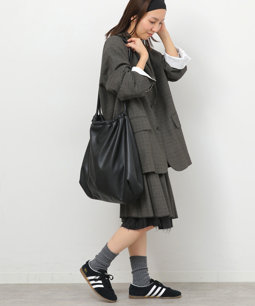 BRIE LEON（ブリーレオン）の「【BRIE LEON/ブリーレオン】 Alma XL（ショルダーバッグ・レディース・ブラック/レッド・FREE）」の4枚目の写真