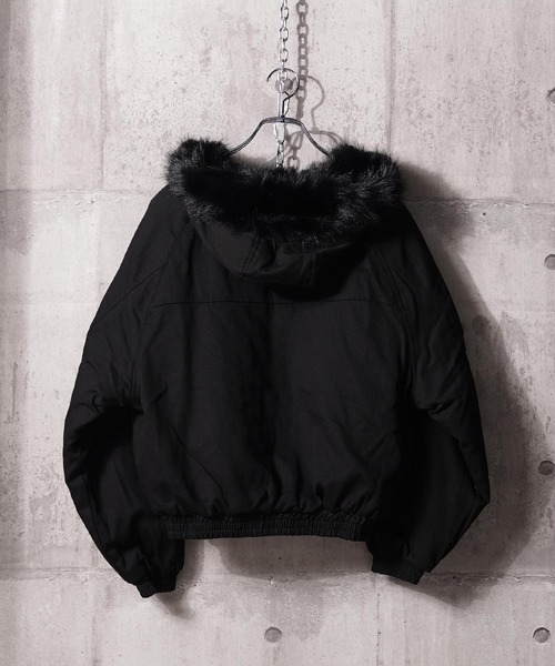 1111clothing(ワンフォークロージング)の「ファー使い クロップド フードブルゾン / Fur-Trimmed Cropped Hooded Blouson(ブルゾン・メンズ・ブラック/アイボリー/カモフラージュ・M/L)」の7枚目の写真