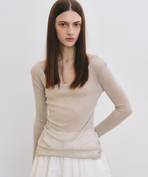 NICK&NICOLE(ニックアンドニコール)の「NICOLE MINIMAL LABEL SCOOP LS TOP_BEIGE(Tシャツ/カットソー・レディース・その他・FREE)」の3枚目の写真