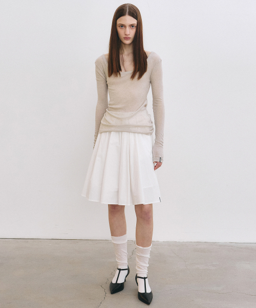 NICK&NICOLE(ニックアンドニコール)の「NICOLE MINIMAL LABEL SCOOP LS TOP_BEIGE(Tシャツ/カットソー・レディース・その他・FREE)」の4枚目の写真