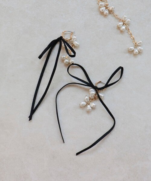 fredy emue（フレディエミュ）の「粒パールリボンピアス（ピアス（両耳用）・レディース・シルバー/ゴールド・FREE）」の10枚目の写真