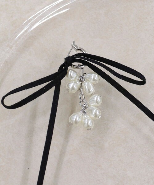 fredy emue（フレディエミュ）の「粒パールリボンピアス（ピアス（両耳用）・レディース・シルバー/ゴールド・FREE）」の5枚目の写真