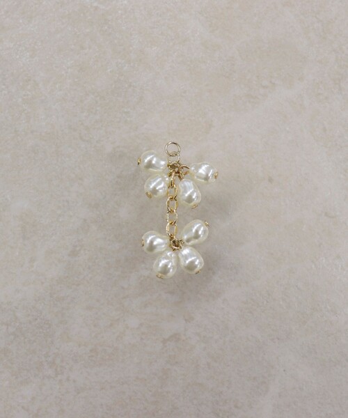 fredy emue（フレディエミュ）の「粒パールリボンピアス（ピアス（両耳用）・レディース・シルバー/ゴールド・FREE）」の8枚目の写真
