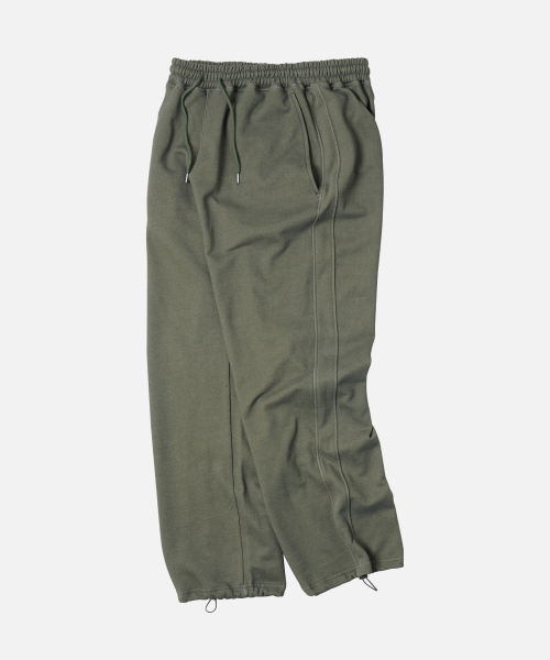 FRIZMWORKS（フリズムワークス）の「PIGMENT TERRY TRACK PANTS _ OLIVE（スウェットパンツ・メンズ・その他・MEDIUM/LARGE/X-LARGE）」の2枚目の写真