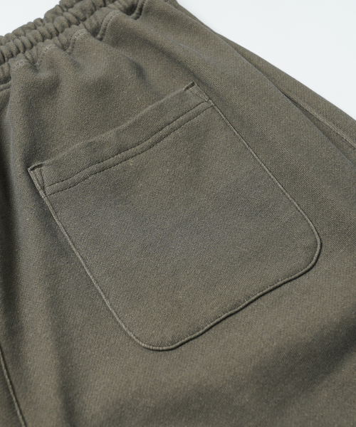 FRIZMWORKS（フリズムワークス）の「PIGMENT TERRY TRACK PANTS _ OLIVE（スウェットパンツ・メンズ・その他・MEDIUM/LARGE/X-LARGE）」の7枚目の写真