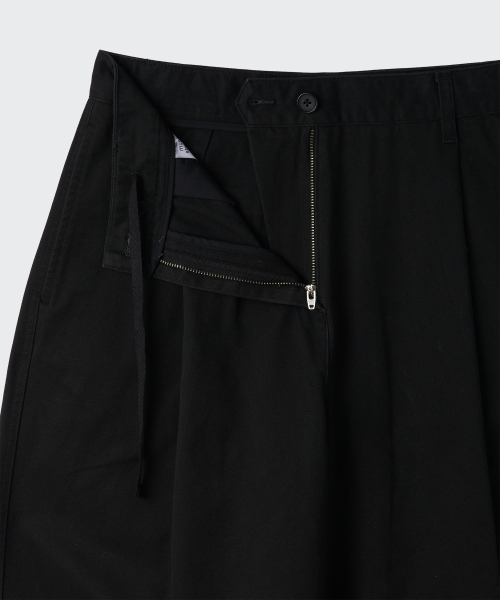 MUSINSA STANDARD WOMAN（ムシンサスタンダードウーマン）の「ウィメンズディープタックエクストラワイドチノパンツ[ブラック]（その他パンツ・レディース・ブラック・30/24/26/28）」の4枚目の写真