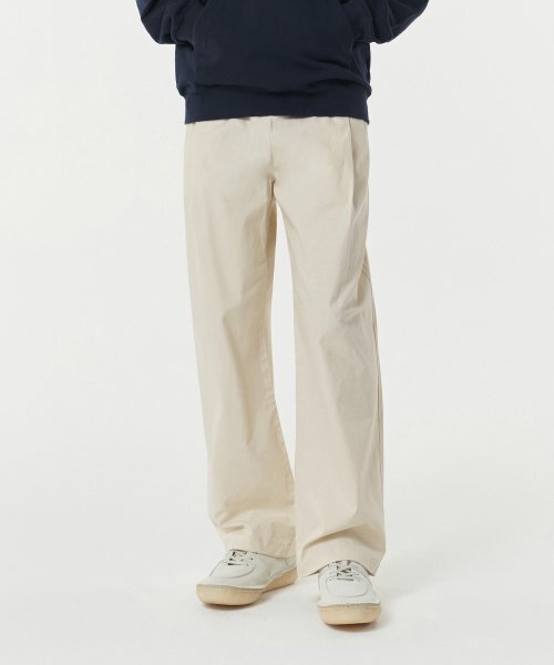 MUSINSA STANDARD（ムシンサスタンダード）の「コットンディープタックワイドバンディングパンツ[クリーム]（その他パンツ・メンズ・その他・26/28/30/32/34/36/38/40/42）」の2枚目の写真