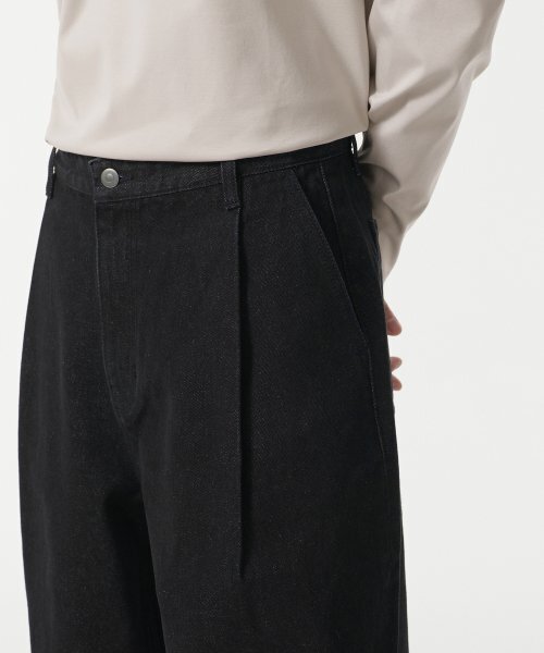 MUSINSA STANDARD（ムシンサスタンダード）の「ディープタックワイドデニムパンツ [ロー ブラック]（デニムパンツ・メンズ・その他・40/33/26/27/28/29/38/36/34/32/30/31）」の4枚目の写真