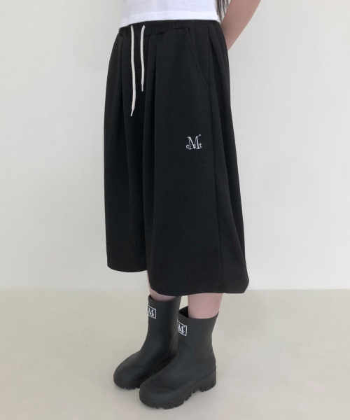 MUCENT(ムセント)の「レイプ4ピンタックバミューダスウェットハーフパンツ 男女共用(その他パンツ・レディース・ブラック・FREE)」の1枚目の写真