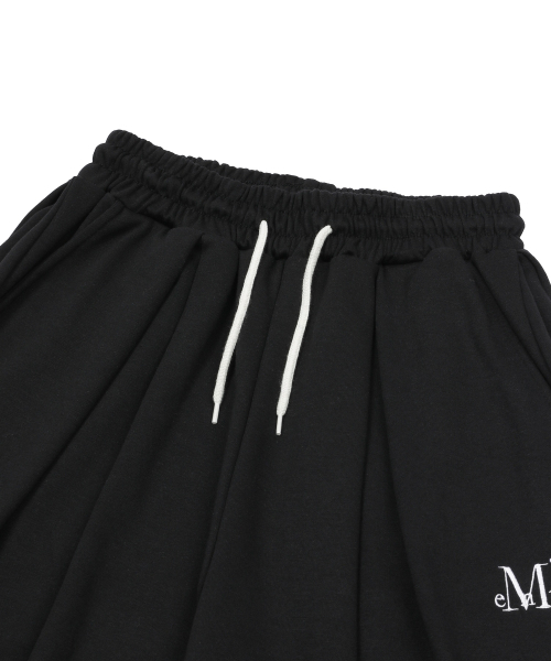 MUCENT(ムセント)の「レイプ4ピンタックバミューダスウェットハーフパンツ 男女共用(その他パンツ・レディース・ブラック・FREE)」の5枚目の写真