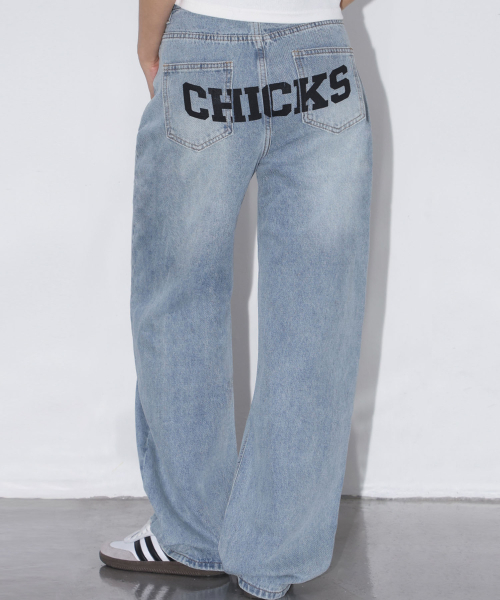 CHICKS(チックス)の「ベクサイン ミニマル ストレート デニムパンツ ライトブルー(デニムパンツ・レディース・ライトブルー・FREE)」の2枚目の写真