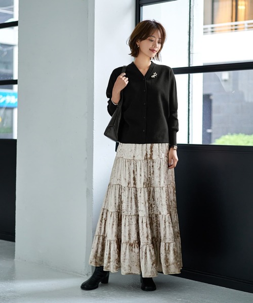 STYLE DELI(スタイルデリ)の「5段ティアードベロアスカート(スカート・レディース・モスグリーン/グレイッシュベージュ・01/02)」の3枚目の写真