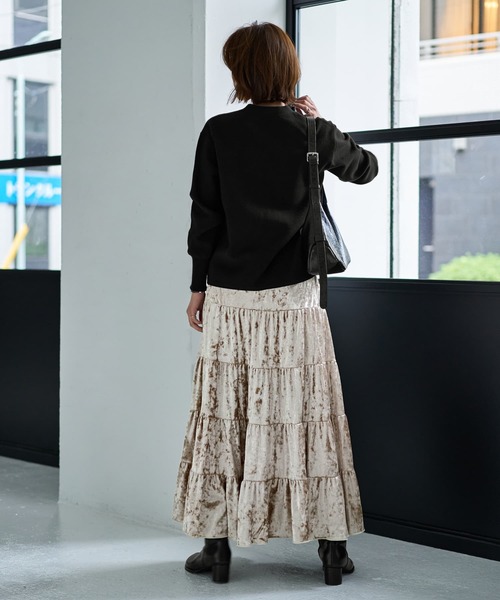 STYLE DELI(スタイルデリ)の「5段ティアードベロアスカート(スカート・レディース・モスグリーン/グレイッシュベージュ・01/02)」の8枚目の写真