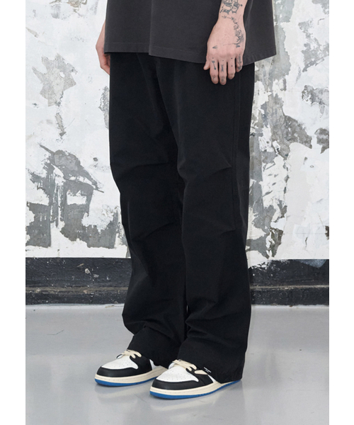 LIMELIGHT APPAREL(ライムライトアパレル)の「アパレルスタンダードフィットナイロンパンツ(ブラック)(その他パンツ・メンズ・その他・MEDIUM/LARGE/X-LARGE/XX-LARGE/SMALL)」の1枚目の写真