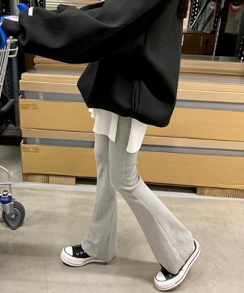 yuue' ( wear )(ユーイ)の「リブフレアパンツ/美脚リブレギンス(その他パンツ・レディース・ブラック/グレー・FREE)」の4枚目の写真